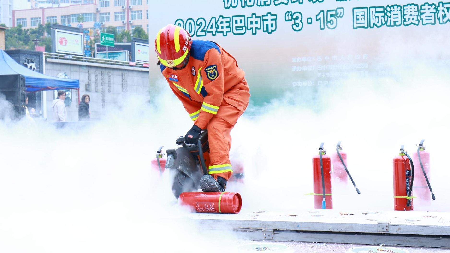 视频｜“骗”“假”不留！巴中集中销毁假冒伪劣消防产品百余件