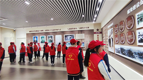9.参观.jpg