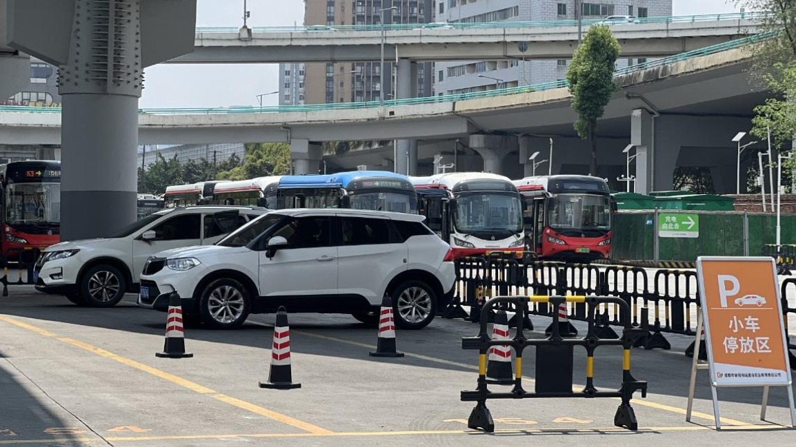 私家车停车难？成都首个错峰“共享停车”公交场站上线！