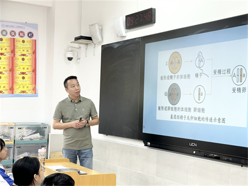 毛玉森老师献课.jpg