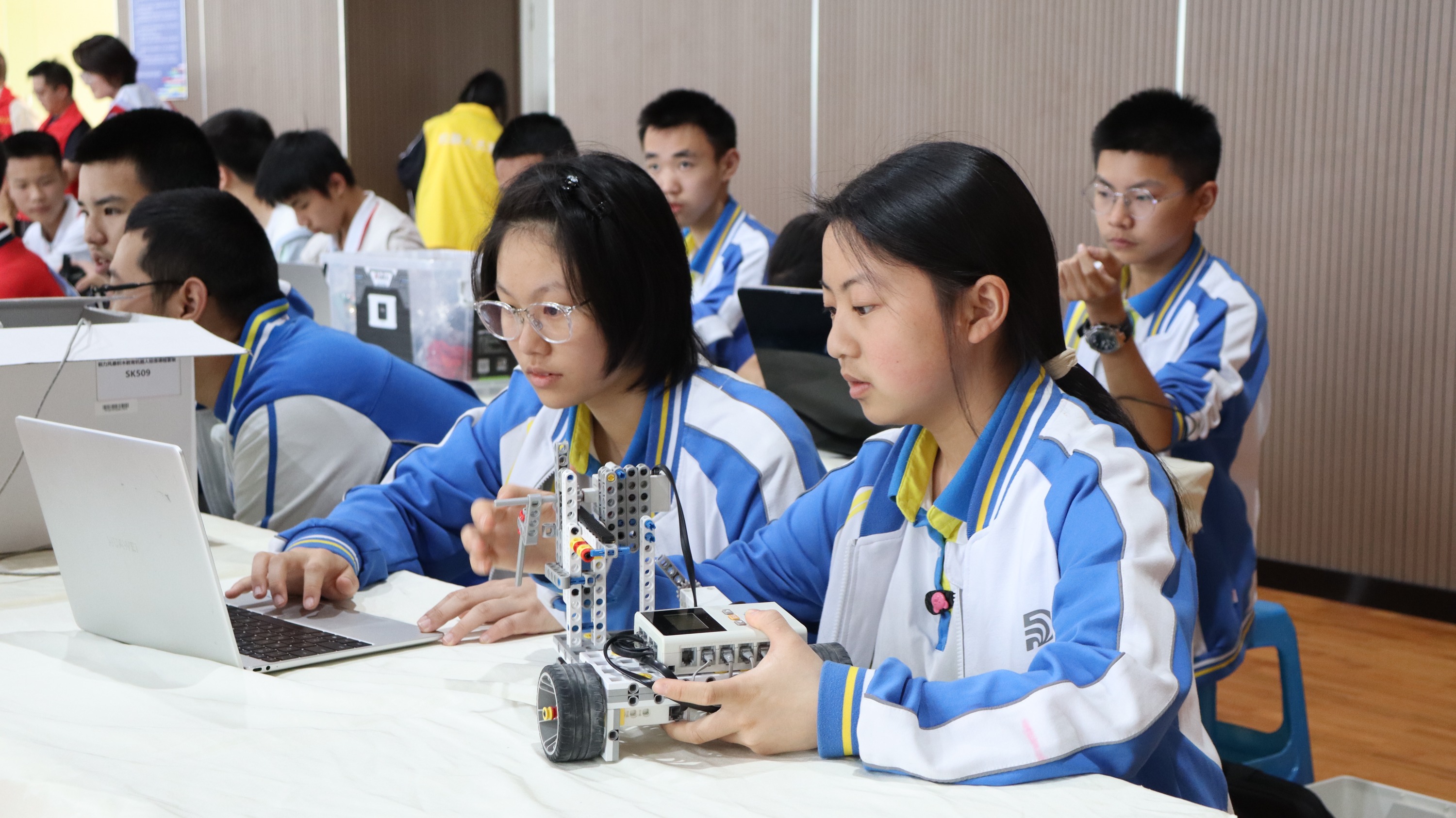 视频｜青白江区“我想我能 绽放未来”第十一届青少年机器人大赛举行