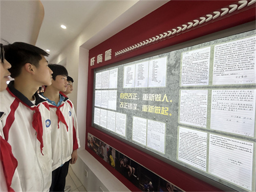参观禁毒2.jpg