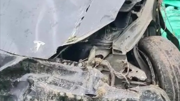 夫妻驾驶特斯拉冲下山路身亡！家属称“部分行车记录仪数据消失，特斯拉：以警方为准