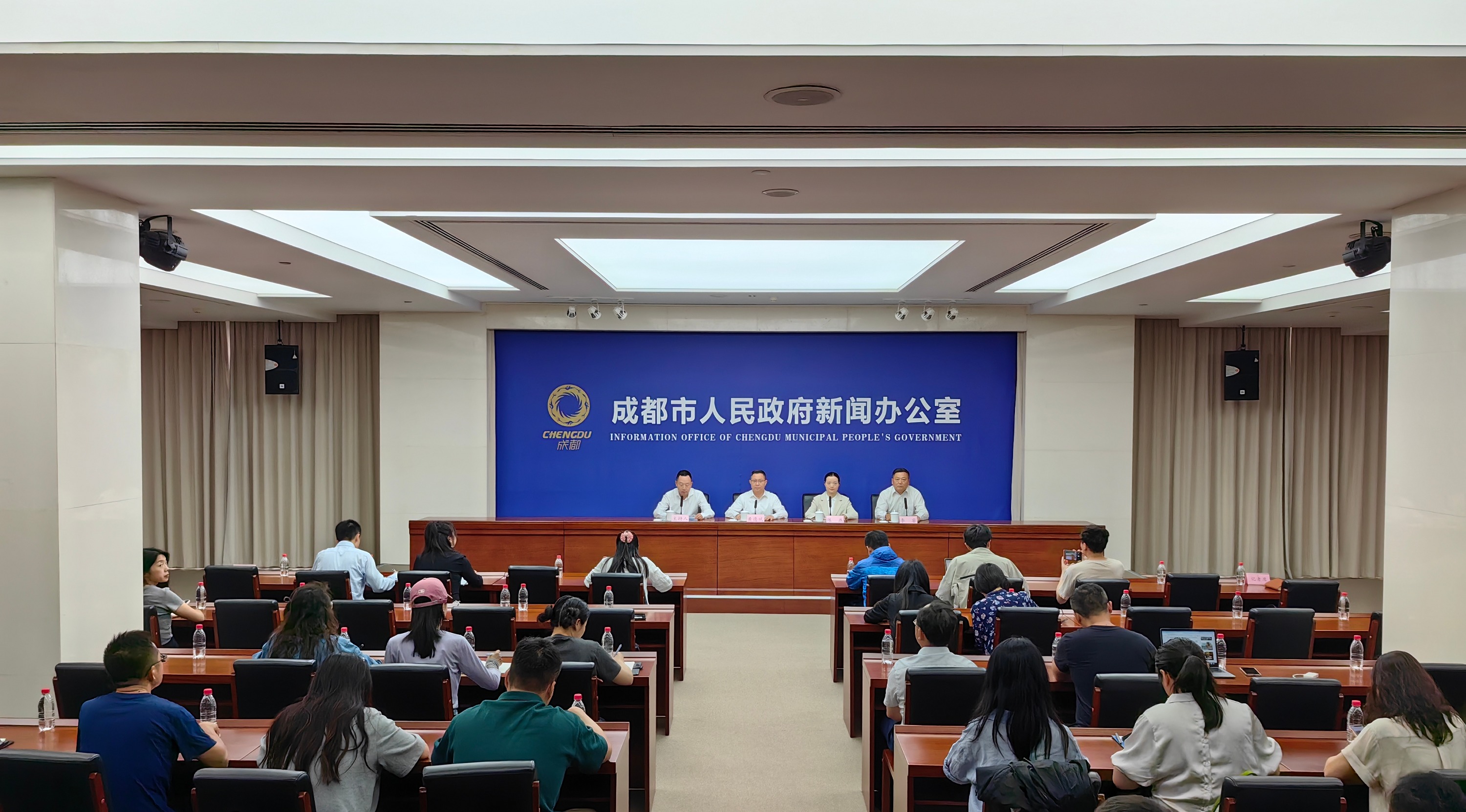 视频｜官宣！2024年度“惠蓉保”明日上线，四大特点助力惠民保障升级