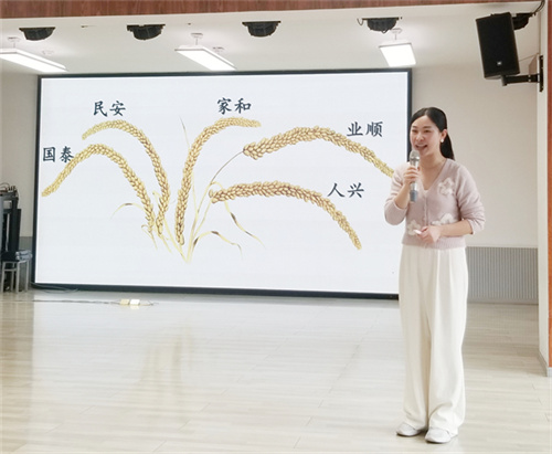 吕莉1.jpg