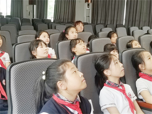 学生2.jpg