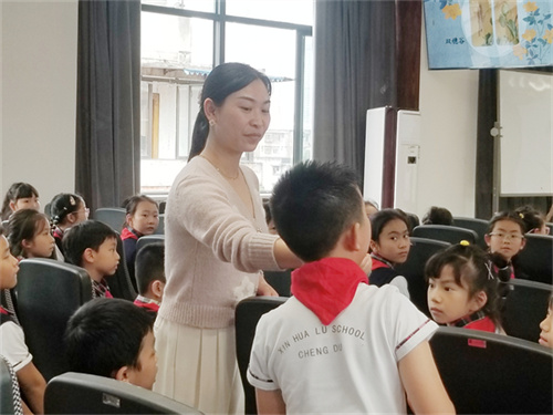 吕莉2.jpg