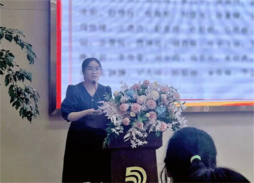 图片3同小花主任宣读名单.jpg