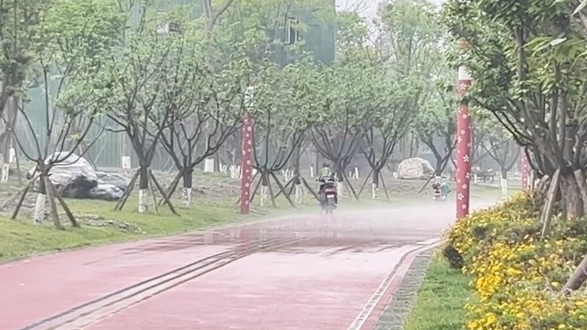 骤降10℃！今晚成都天气大反转 或出现冰雹