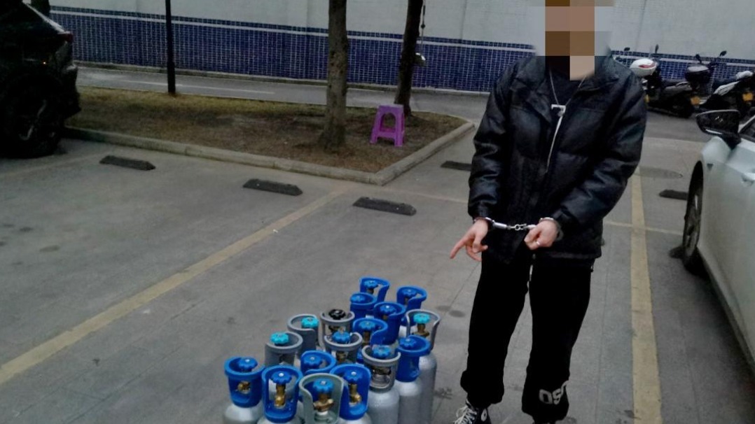 视频｜“笑”里藏刀！成都金牛公安破获非法经营“笑气” 案