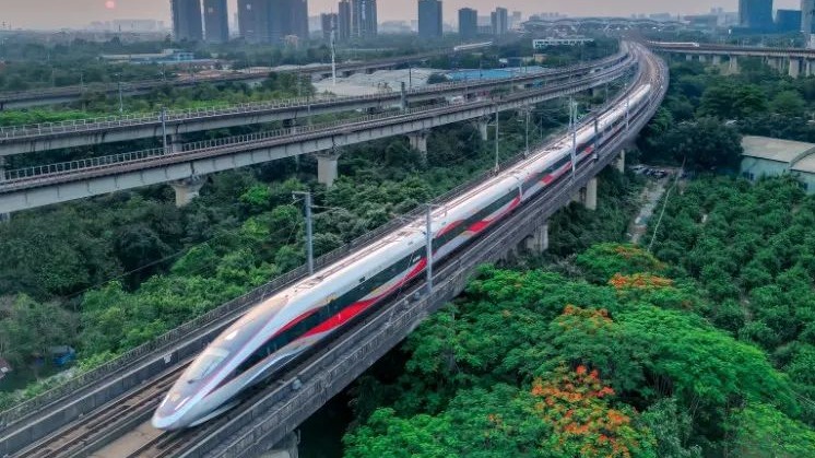 全国铁路6月15日实行新的列车运行图