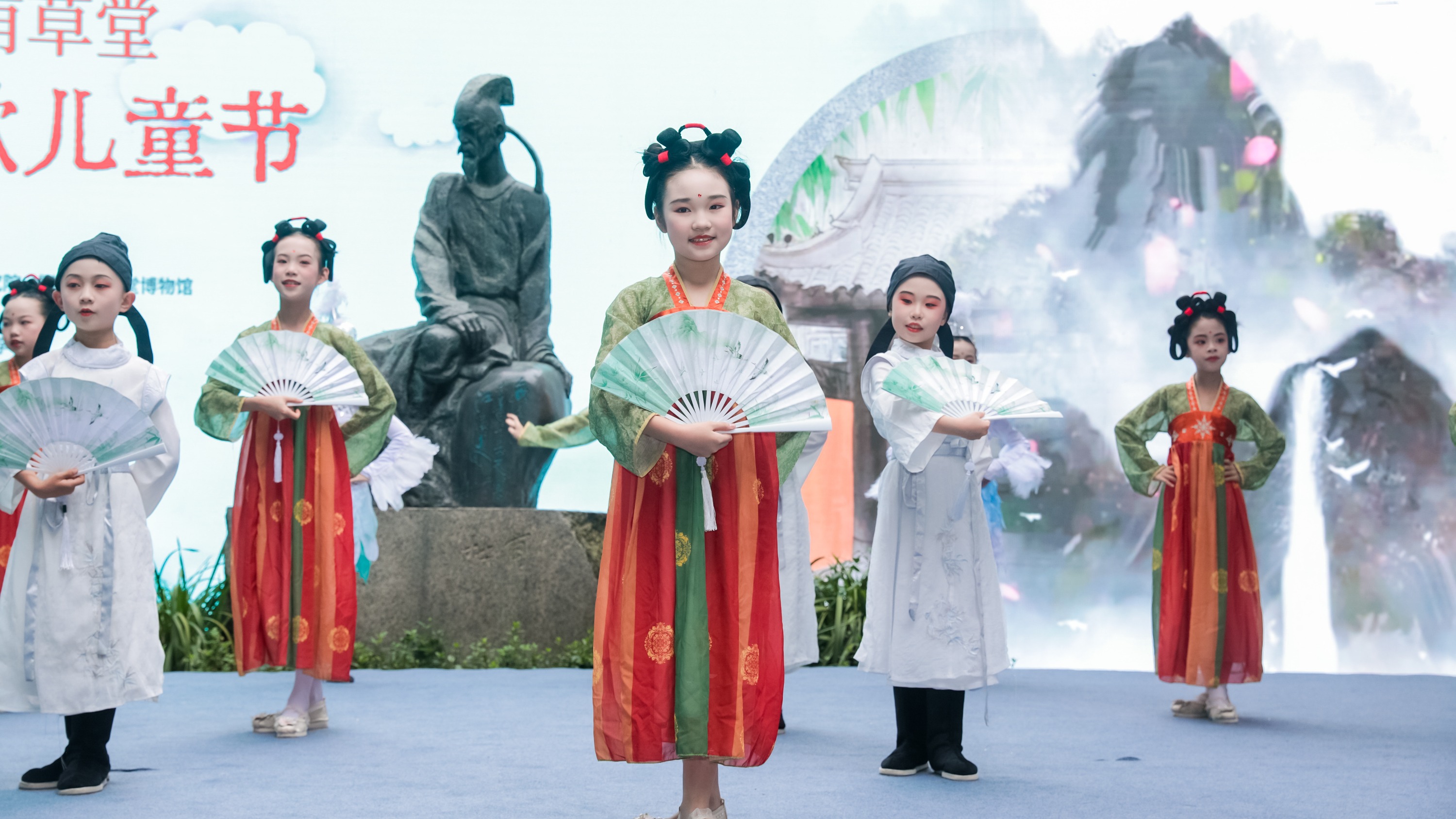 诗乐诗画诗载童欢 第四届杜甫草堂“李杜”诗歌儿童节举行
