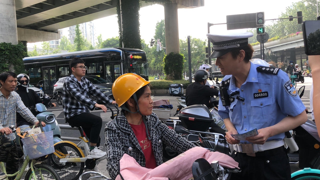视频｜安全帽≠安全头盔！出行安全不可忽视