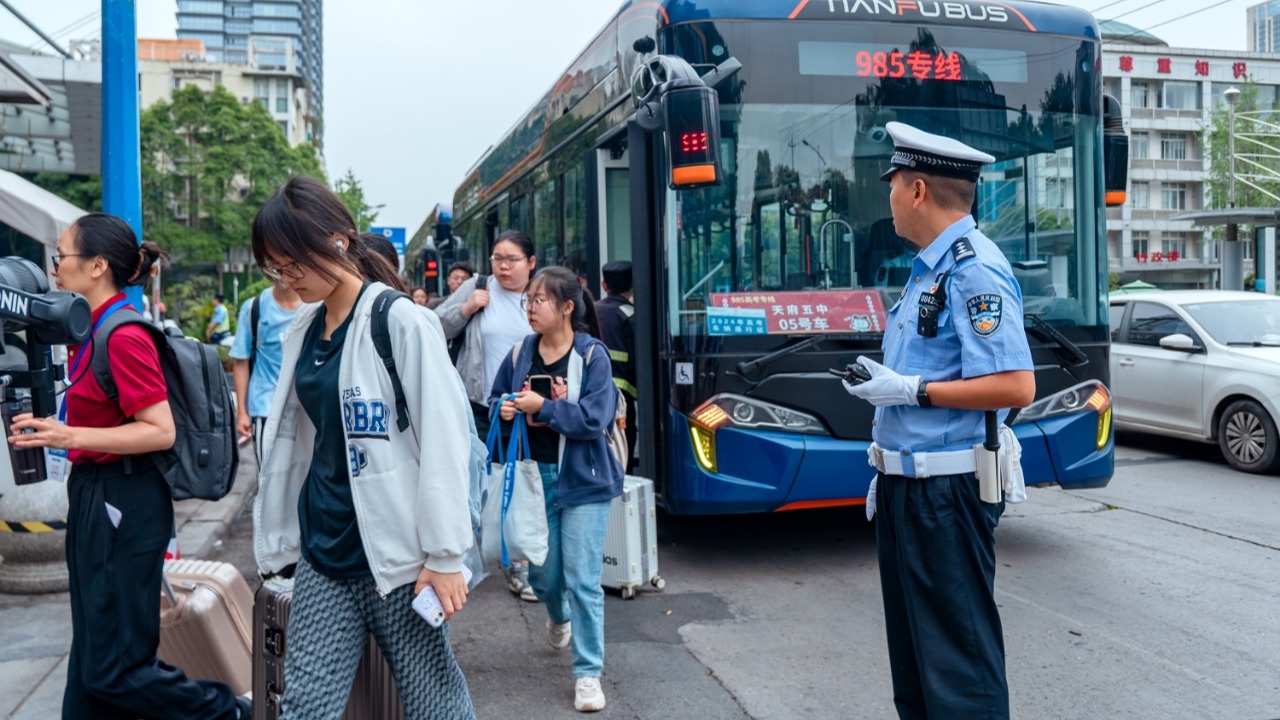 高考定制专线来了，公交“985”助你奔赴梦想！
