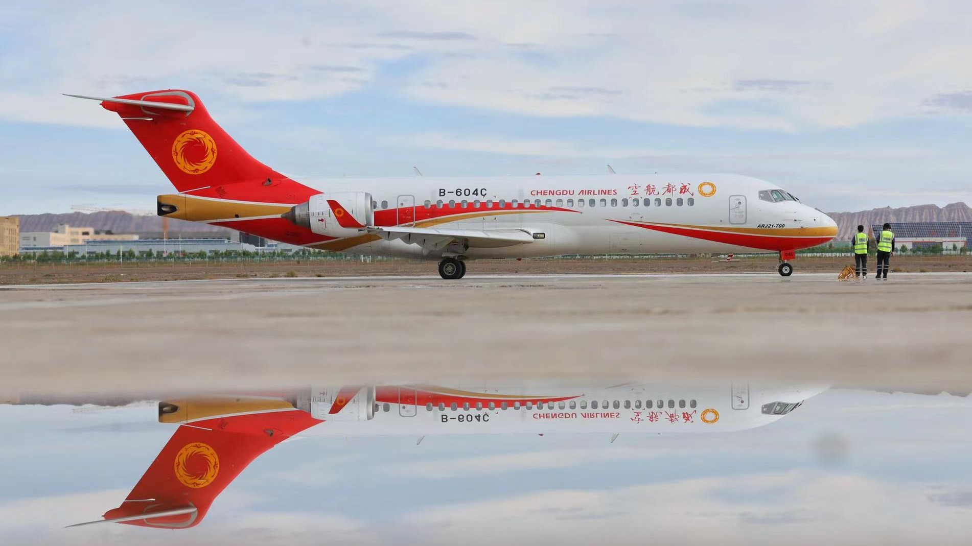 ARJ21飞机首飞中亚 成都航空开通喀什至胡占德航线
