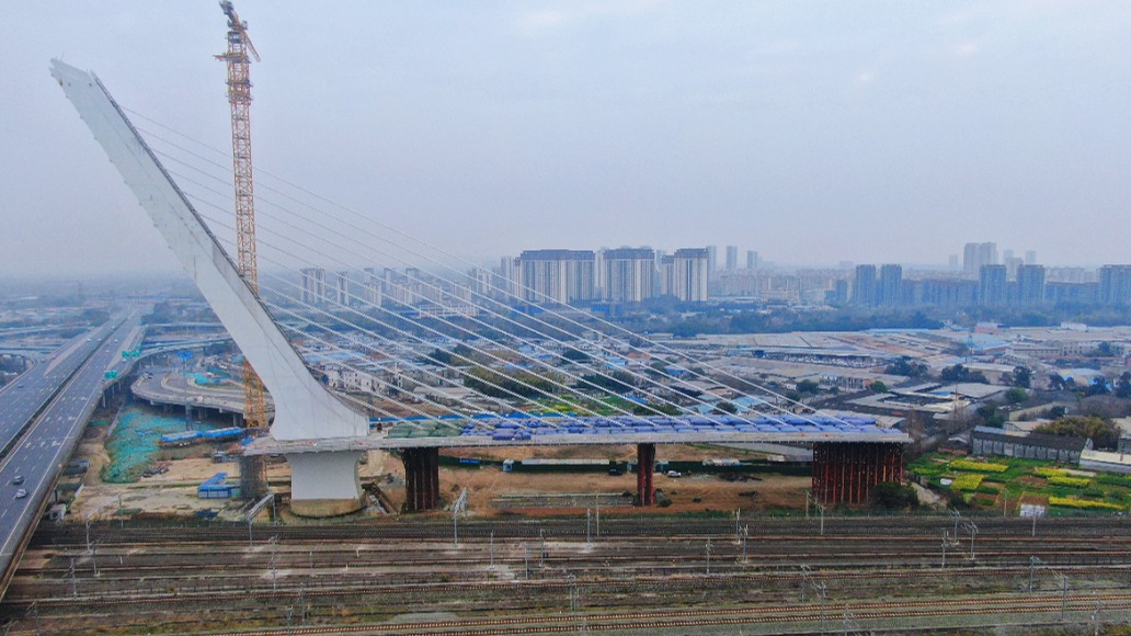 澎湃成都｜全国首例！成华这座斜拉桥成功“转身”