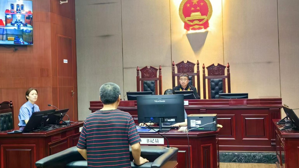 七楼抛下农药瓶 成都武侯区首个高空抛物罪案宣判