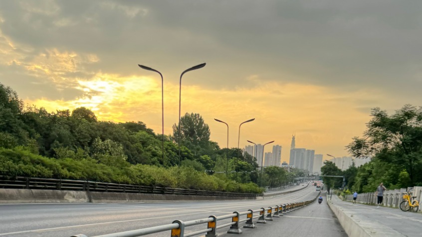 高温持续、暴雨上线！中央气象台双黄色预警齐发
