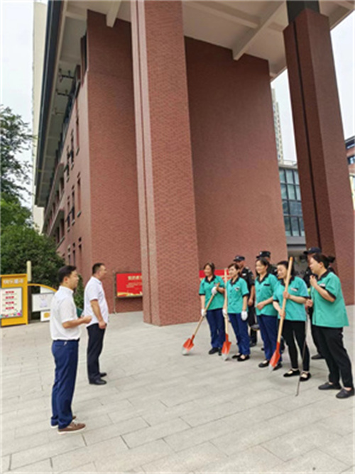 胡浩主任.jpg
