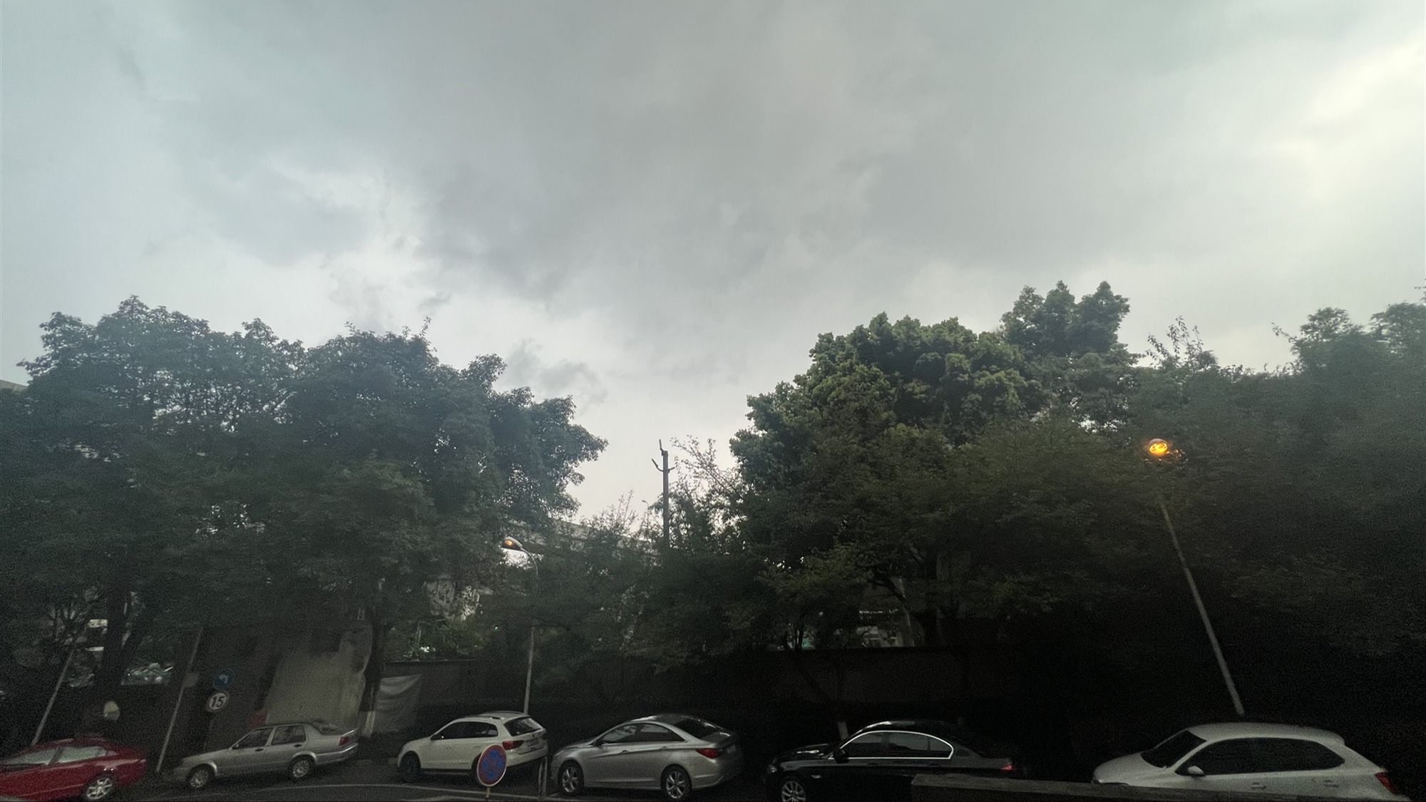 下班快回家！成都暴雨又来了