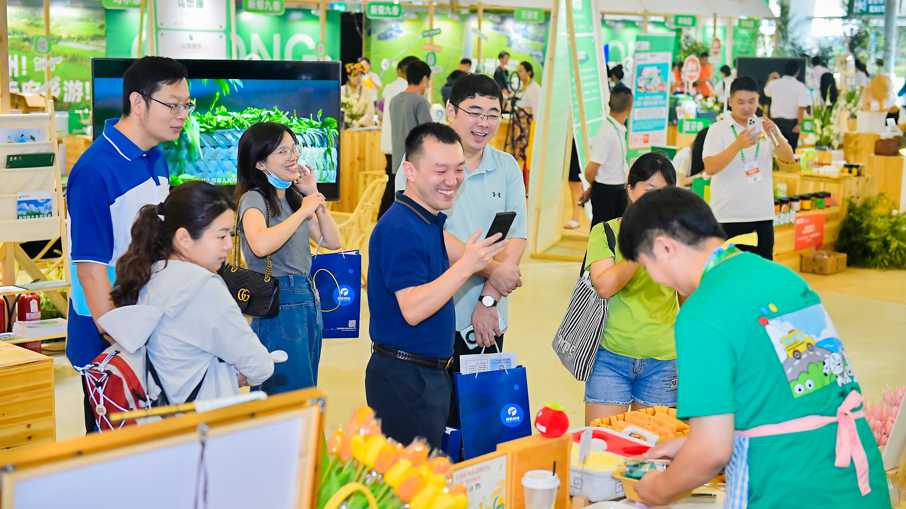 扩大“朋友圈” 念好农博“生意经” 四川农博会开幕啦！