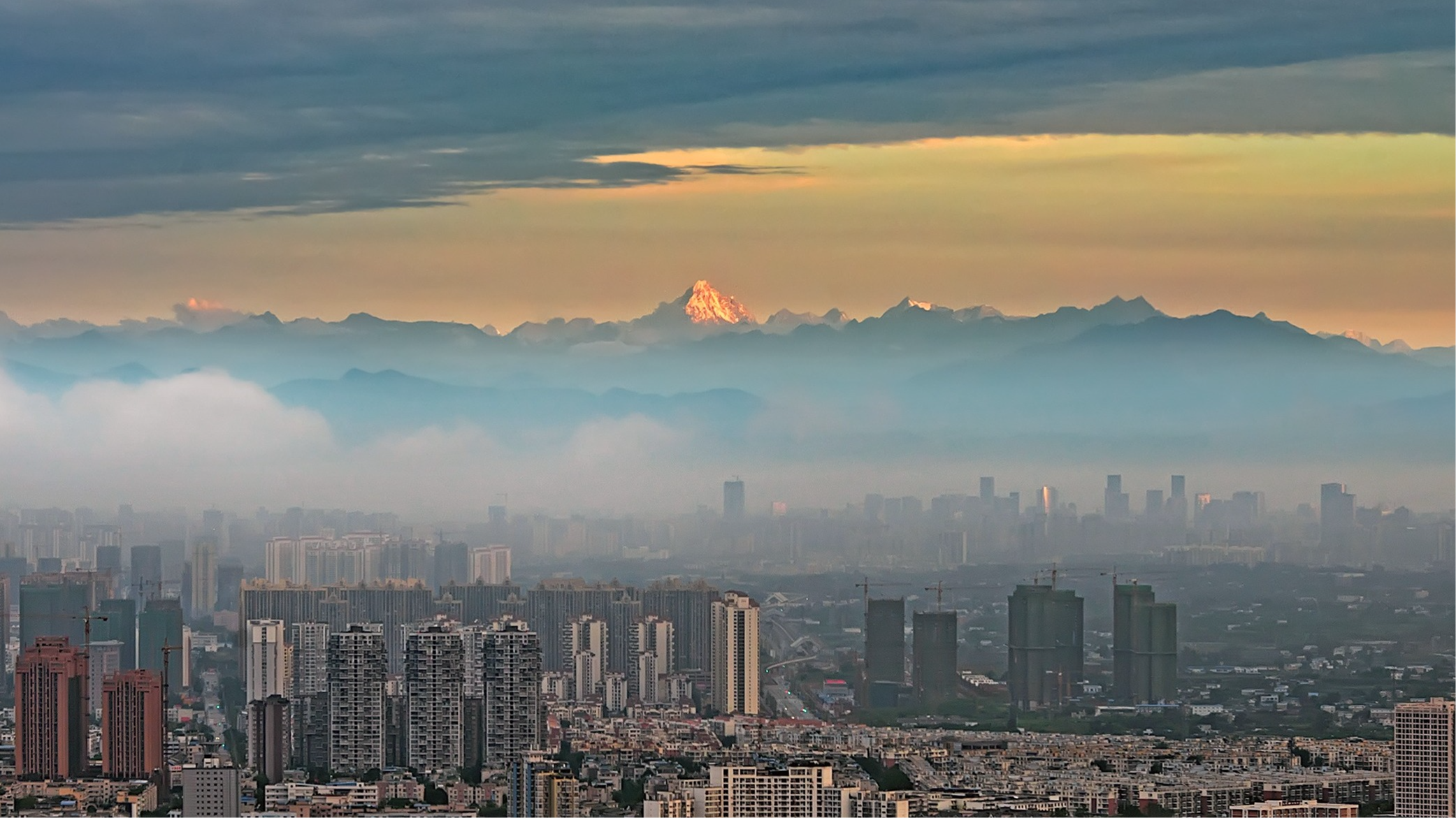 江南等地仍有持续性强降雨 北方大部秋高气爽 成都将迎明显降温