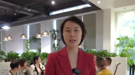 进万企 解难题 优环境 促发展｜政务服务前移 让商户办证少跑路