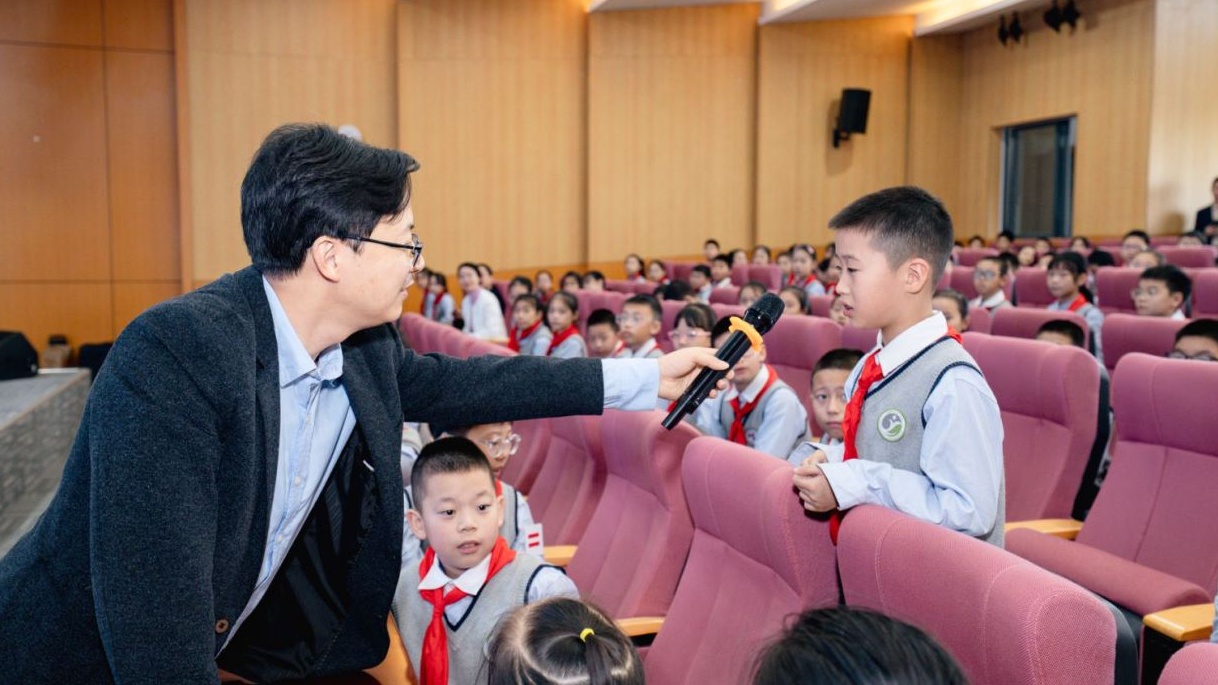 开启诗词之旅 成都图书馆“喜阅童行”活动走进小学