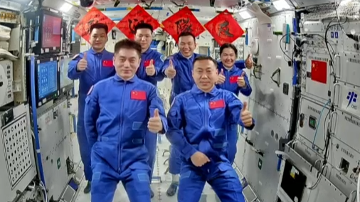 太空全家福来了！神十八、神十九航天员乘组拍下天宫合影