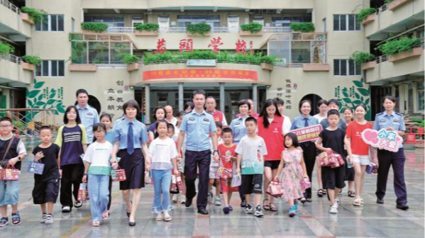 广安：把乡情警务站建到1500公里外