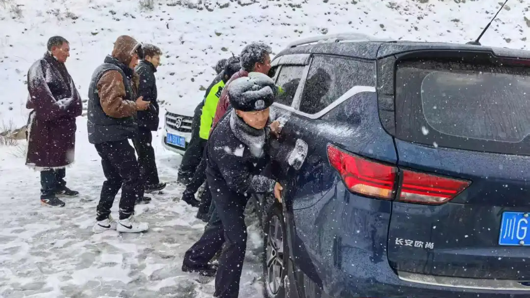 雪域脊梁映荣光——甘孜州先进典型群像谱