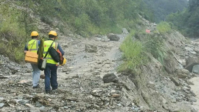 这场暴雨，我们看见每一个你！