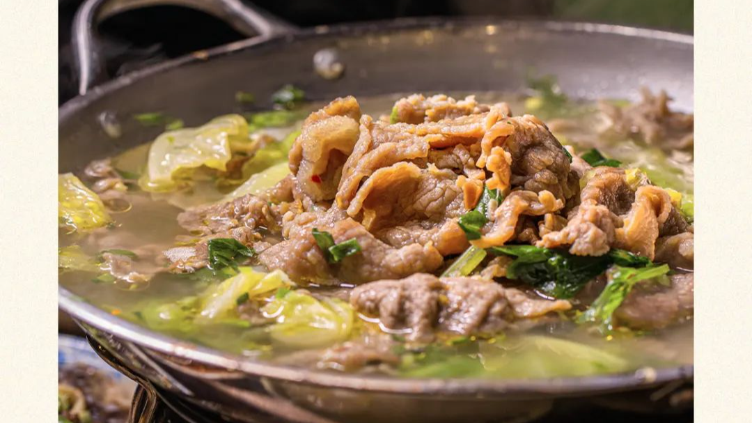 巴蜀美食丨跷脚牛肉，一锅汤的百年修行