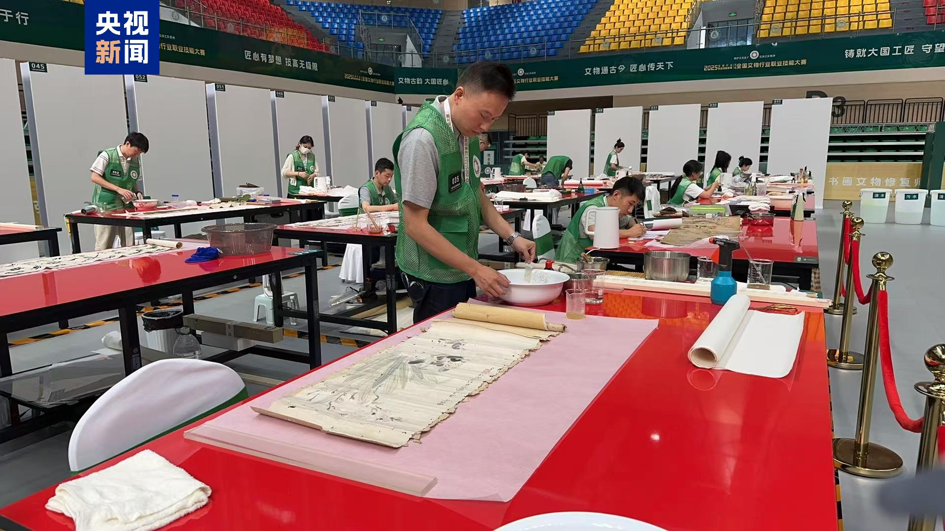 央媒看四川丨“实战”修真品 老中青三代文物修复师同台竞技秀“绝活儿”
