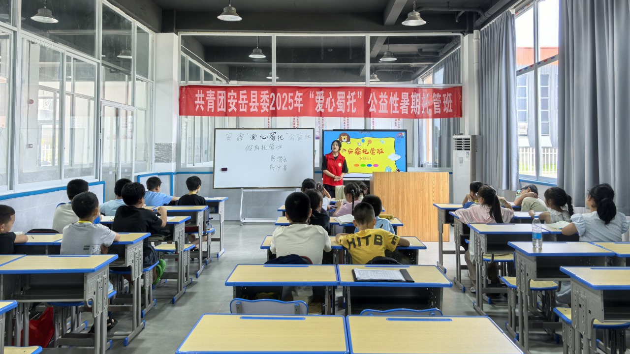 一老一小总关情丨资阳：车间旁支起小课桌！“厂房课堂”破解鞋服人的“暑假焦虑”