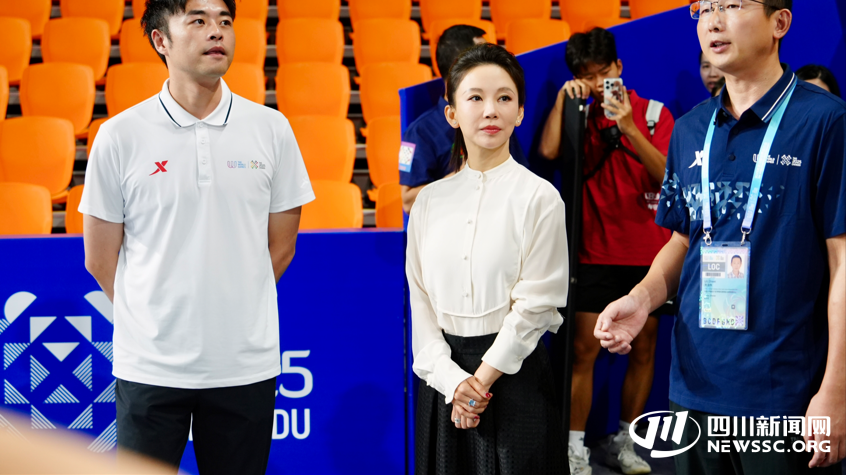 探专业场地 展花式球技 “九球天后” 潘晓婷现身成都世运会台球场馆