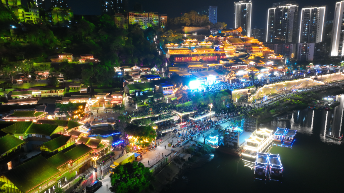 广安：花样“新夜态” 燃动“夜经济”