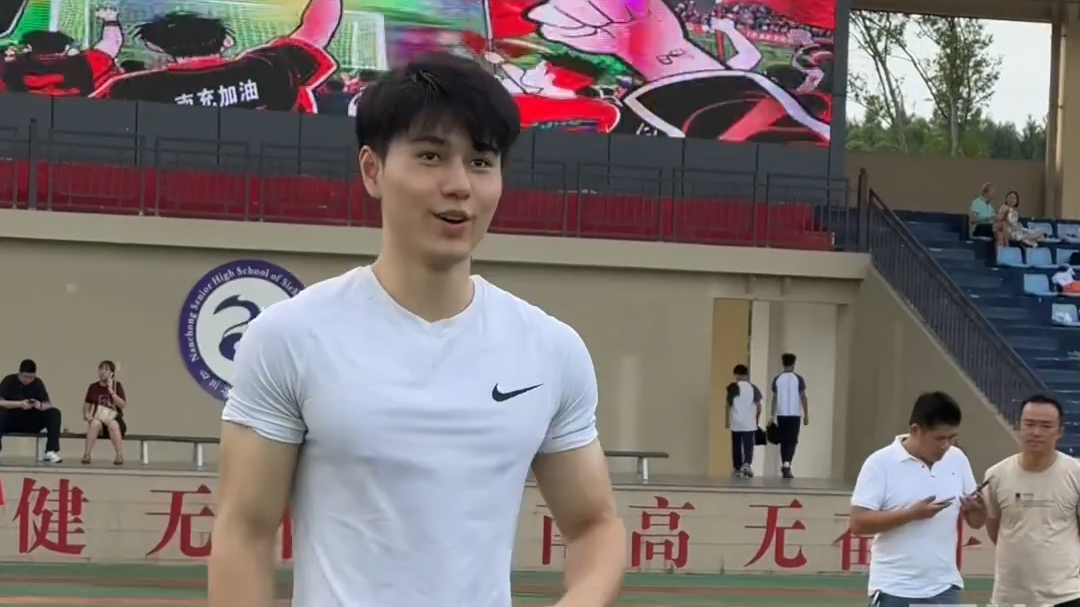 没有职业球员的“川超”，却有900多个热血足球梦！