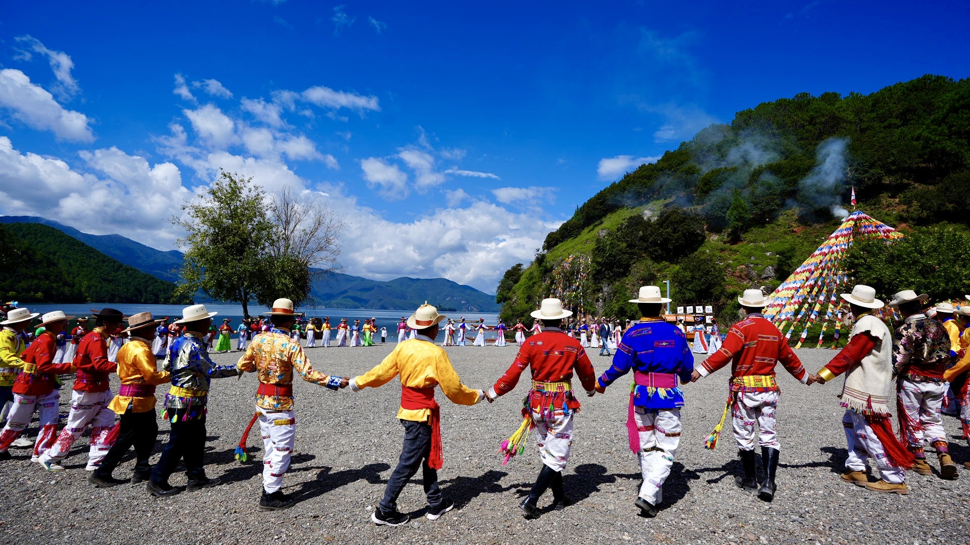 从高原湖畔到世界视野：2025年凉山州首届泸沽湖转山转海节书写文旅促“三交”新篇章