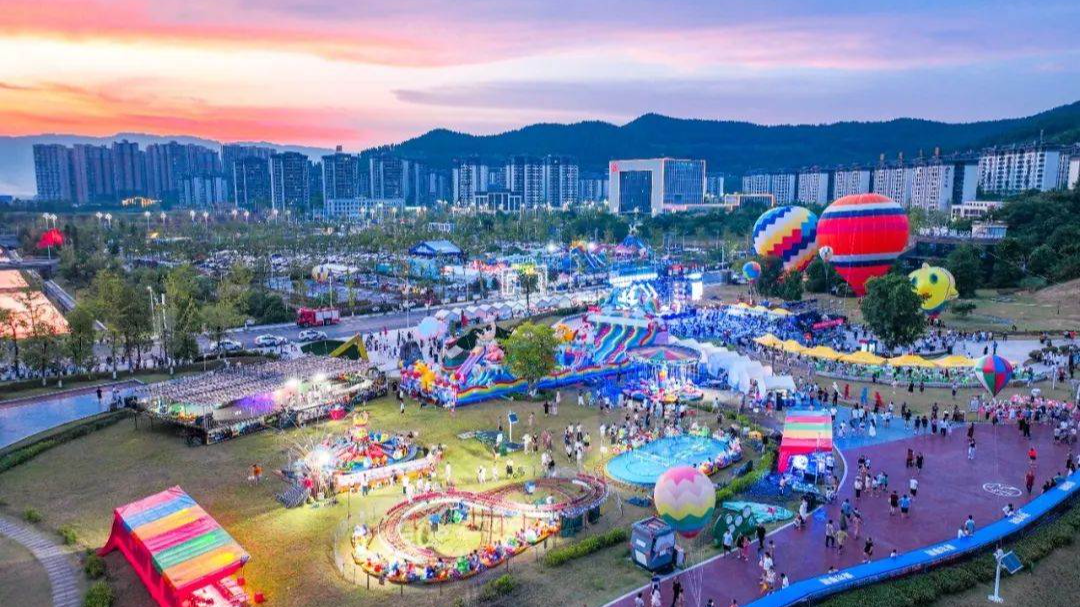 不夜川渝·夜经济调研行丨达州高新区以非遗+文旅点燃夜间烟火