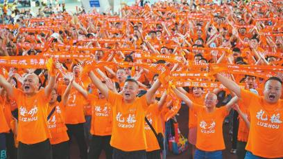 “超宠客”带给城市“钞能力”——“川超”川南川北赛区球迷商家各有“超”法，持续催热文旅市场