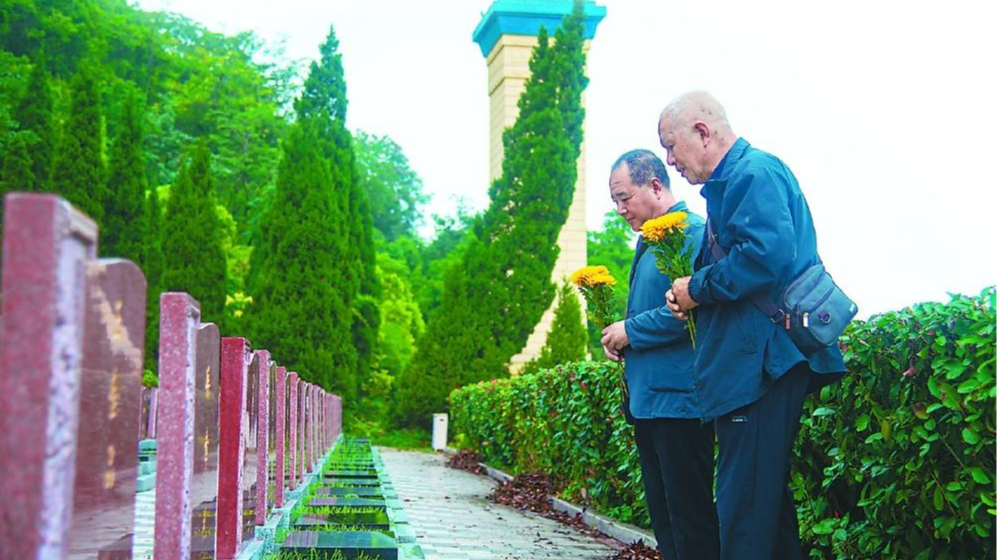从山西玉米地到南充烈士陵园 一场跨越73年的“相见”