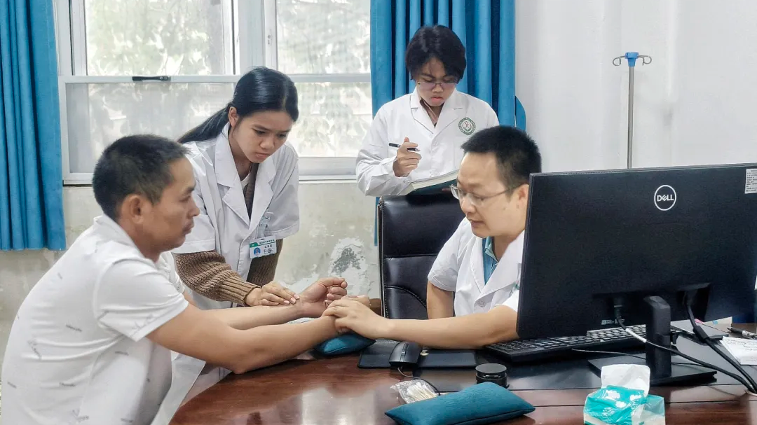 从“零病人”到“神奇科室”：雅安中医在柬埔寨的破茧之路