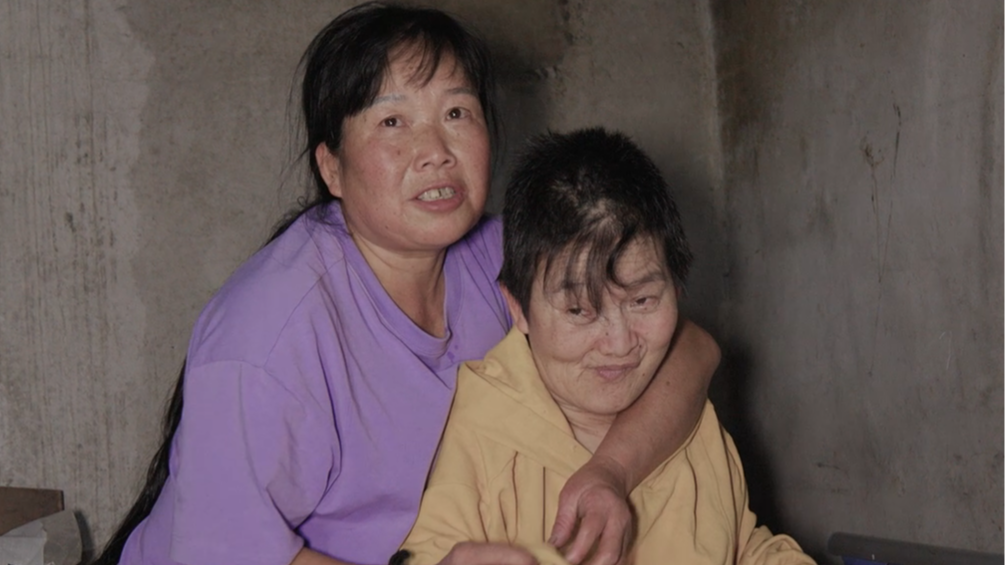 “只要有我在，妹妹就有家！”照顾瘫痪妹妹28年，绵阳唐术华上榜2025“中国好人”