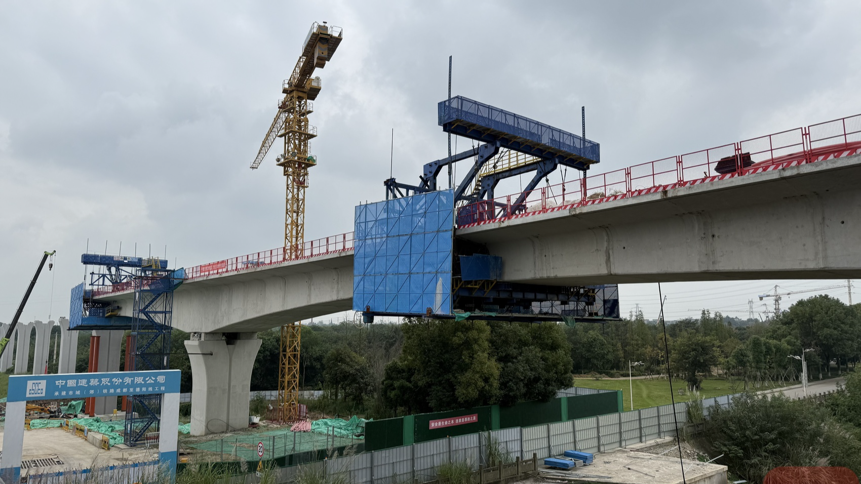 万千气象看四川丨市域铁路成德S11线三星堆站即将开工 关键工程鸭子河大桥12月底全桥合龙