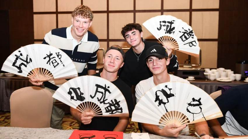 放下球拍拿起毛笔 国际网球青少年高手在成都深度体验中国文化