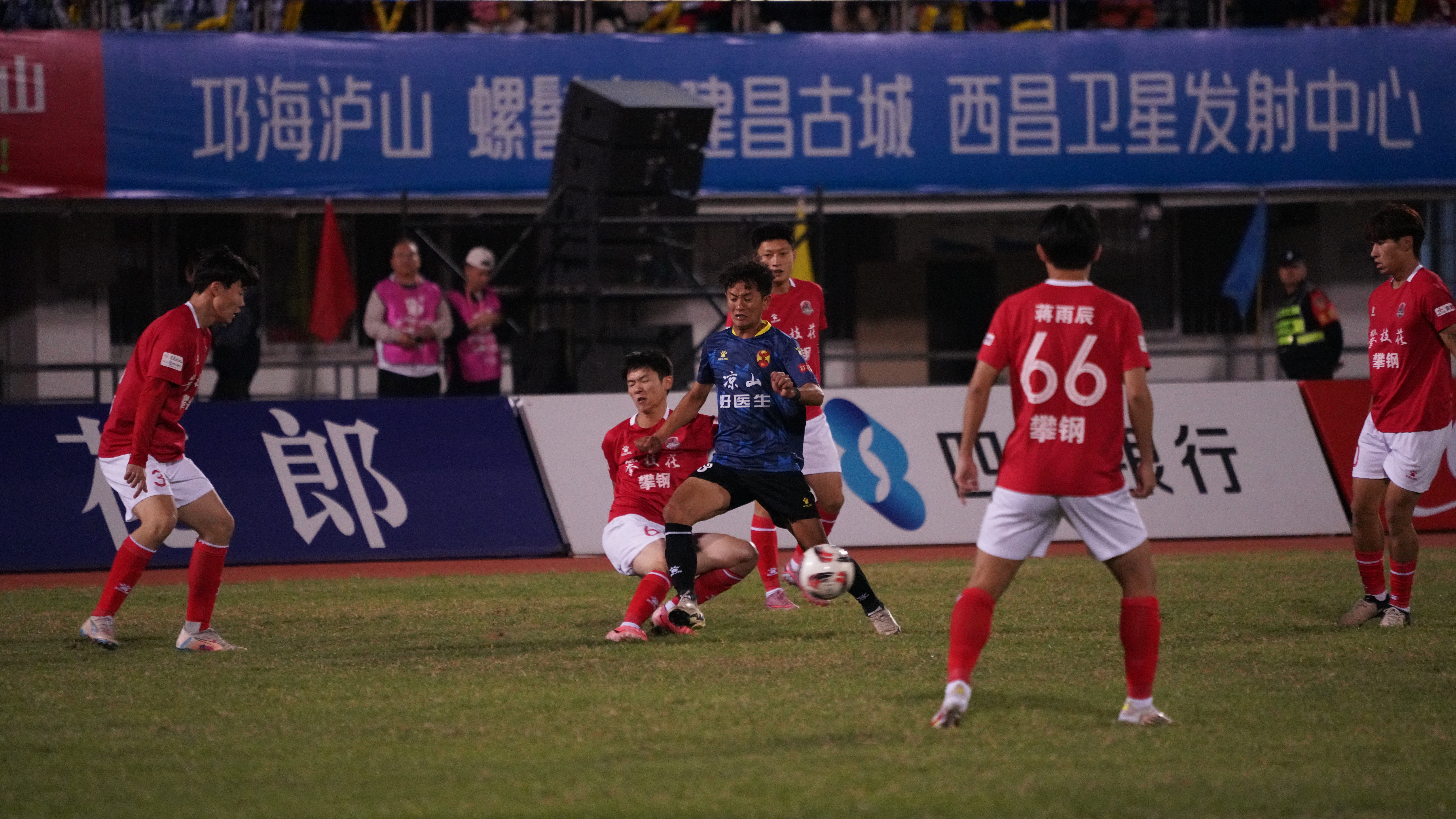 阿尔伍加：从越西泥土地到“川超”绿茵场！