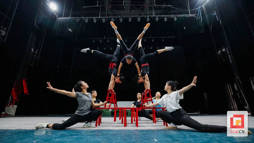 自贡国有文艺院团：一条关于“人”的破局之路