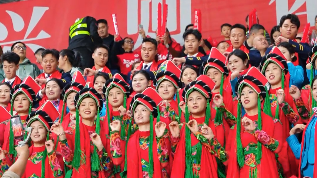 绵阳用九宫格拉拉队阵型，踢出了一场漂亮的川超“文旅世界波”