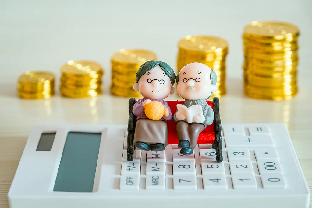 看到银发，别只盯着“经济”